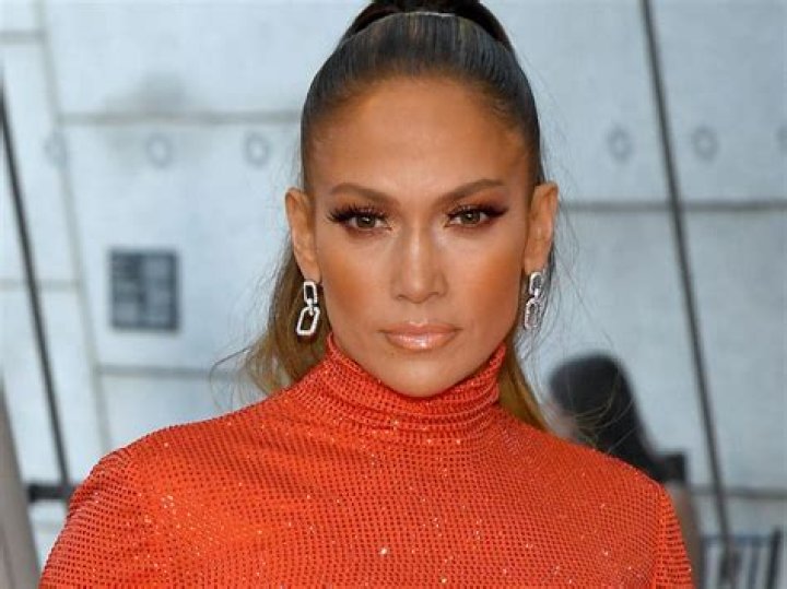 Jennifer Lopez Shows Off Her Six-Pack Abs And Toned Legs During Bike Ride With Pals
