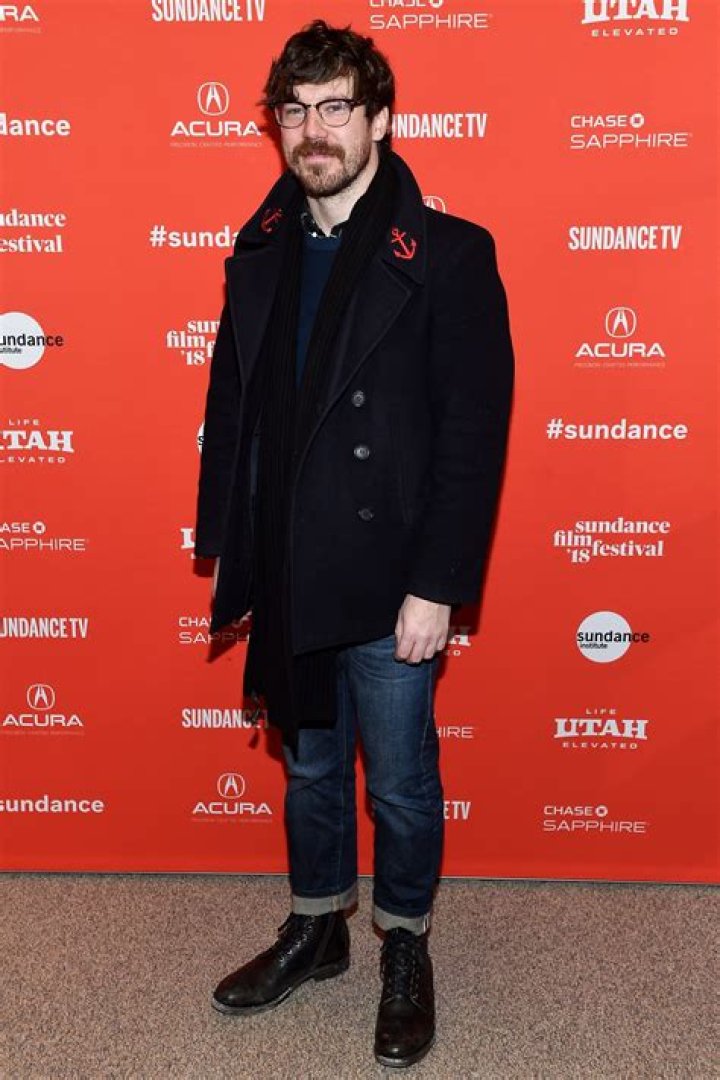 John Gallagher Jr Bio, Age Height, Wife And Movies 