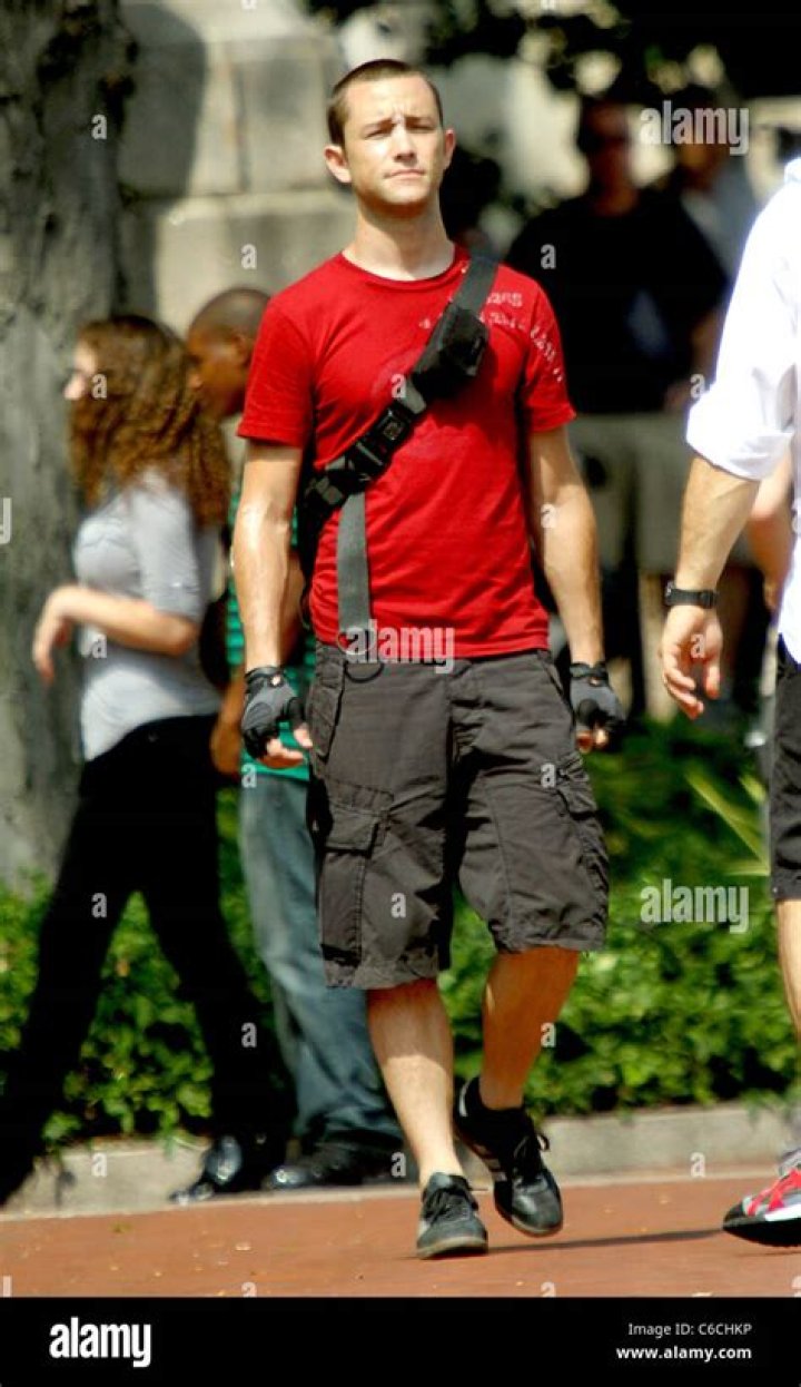 Joseph Gordon-Levitt Biography - Facts, Childhood, Family Life & Achievements