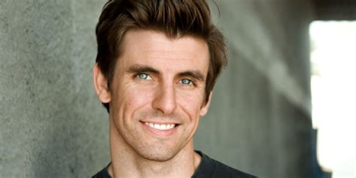 Josh Hamilton Actor Bio-Wiki, Age, Net Worth, Wife, Height, Movies and 13 Reasons Why
