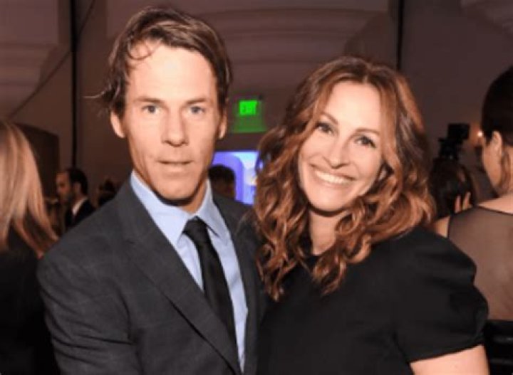 Julia Roberts Shares the Adorable Reason She Wants to Show Her Daughter Her Husband’s Old Letters