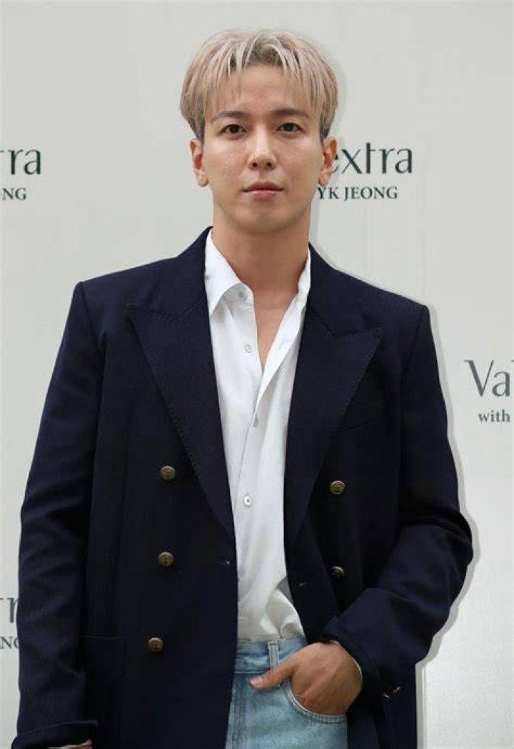 Jung Yong-hwa Bio, Wiki, Age, Girlfriend, Married, TV Shows, Net Worth