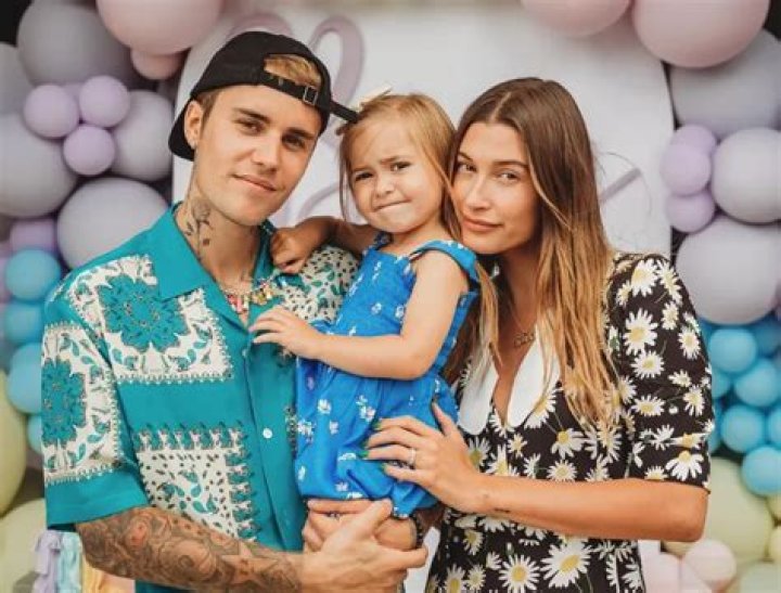 Justin Bieber Biography - Facts, Childhood, Family Life & Achievements