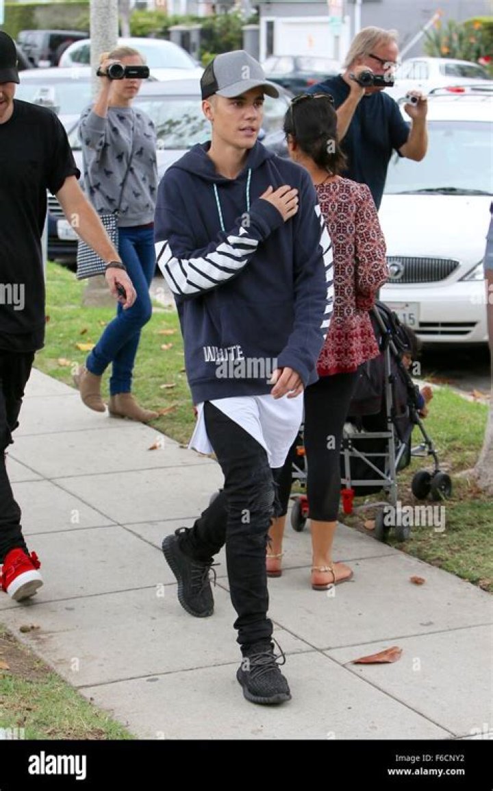 Justin Bieber Spotted Leaving Church With Hailey As Some Say He’s Too Nervous To Relase New Album