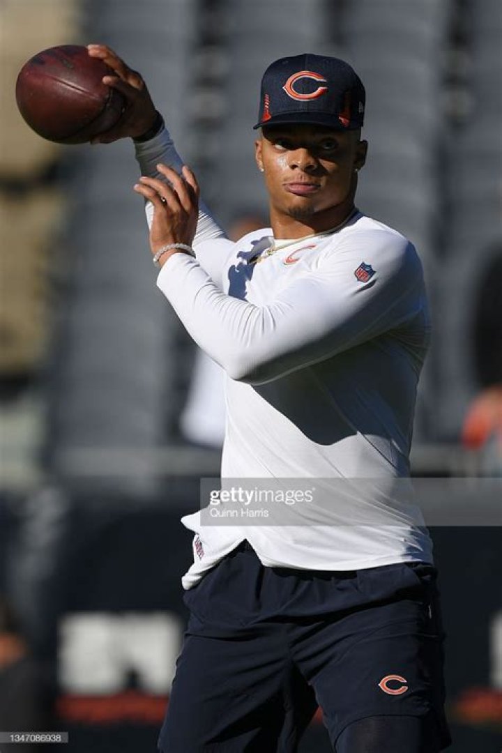 Justin Fields College, Height, Salary, Net Worth, Contract, Instagram, Jersey, Age