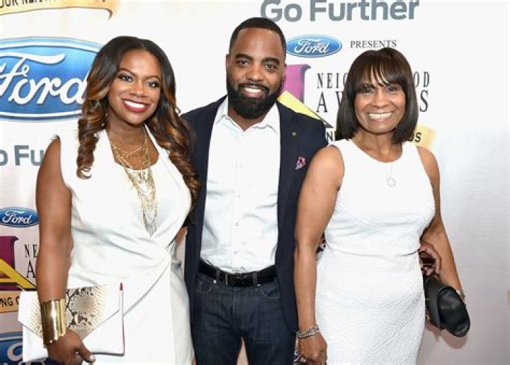 Kandi Burruss Brings Back The ’70s For Her Mom’s 70th Birthday – Check Out The Gorgeous Family Pics