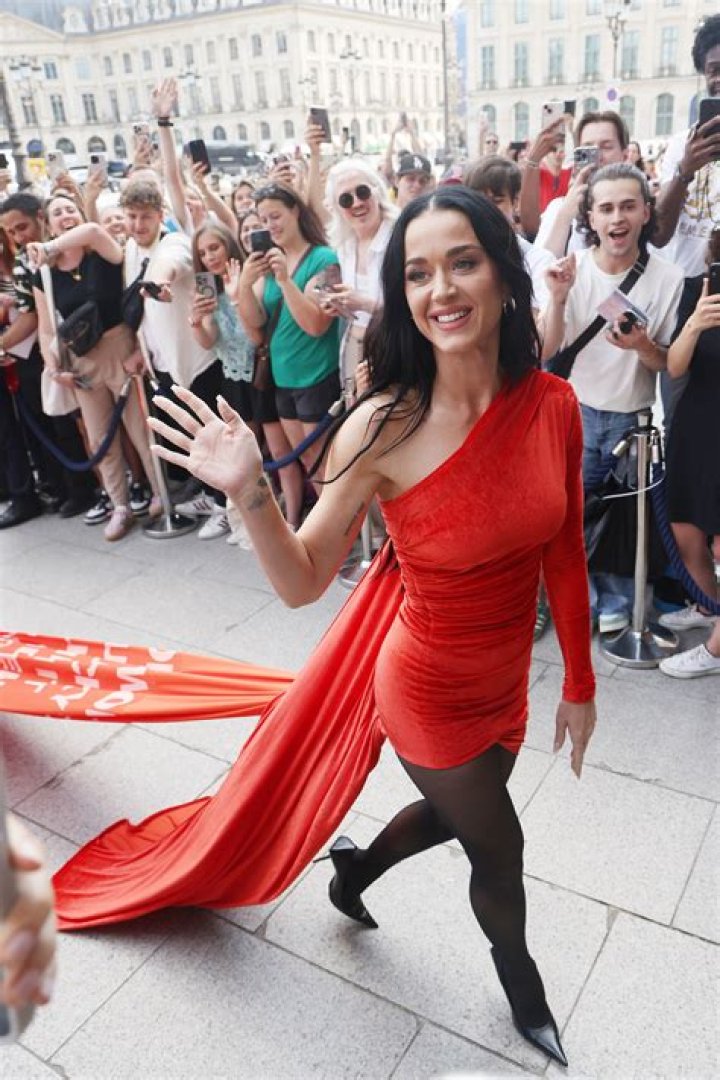 Katy Perry Dresses Her Baby Bump In Pippa Holt Kaftan