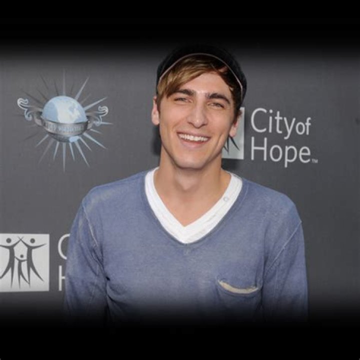 Kendall Schmidt Biography - Facts, Childhood, Family Life & Achievements
