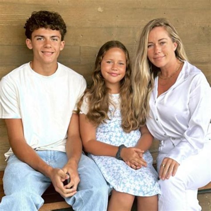 Kendra Wilkinson Biography - Facts, Childhood, Family Life & Achievements