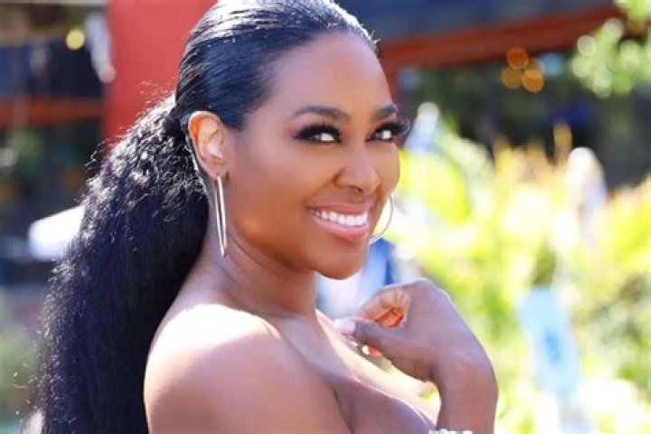 Kenya Moore Has Fans Crying After She Posted A Video Of The Christmas Miracle That Her Estranged Mother, Patricia Moore, And God Made Happen