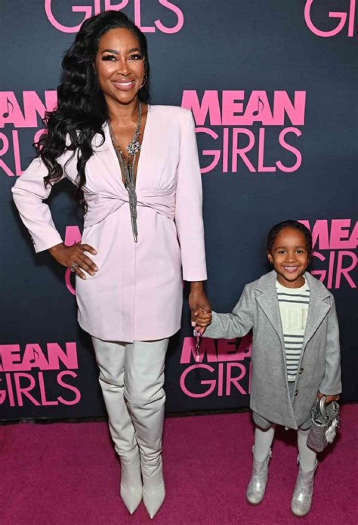 Kenya Moore Introduces Her Aunt To Fans And Posts Gorgeous Pics That Include Brooklyn Daly