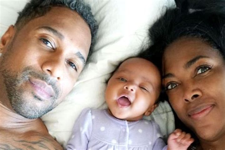 Kenya Moore Shares A New Gorgeous Photo With Baby Brooklyn And Fans Are In Awe