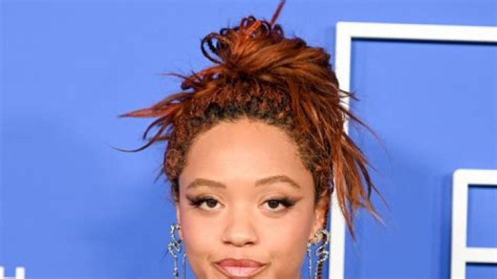 Kiersey Clemons in Bathing Suit Hangs With Dove Cameron — Celebwell
