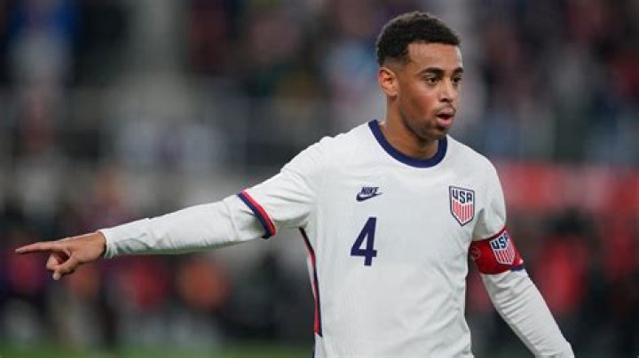 Kingston Sterling Wiki, age, height, girlfriend, parents, siblings, football club, net worth
