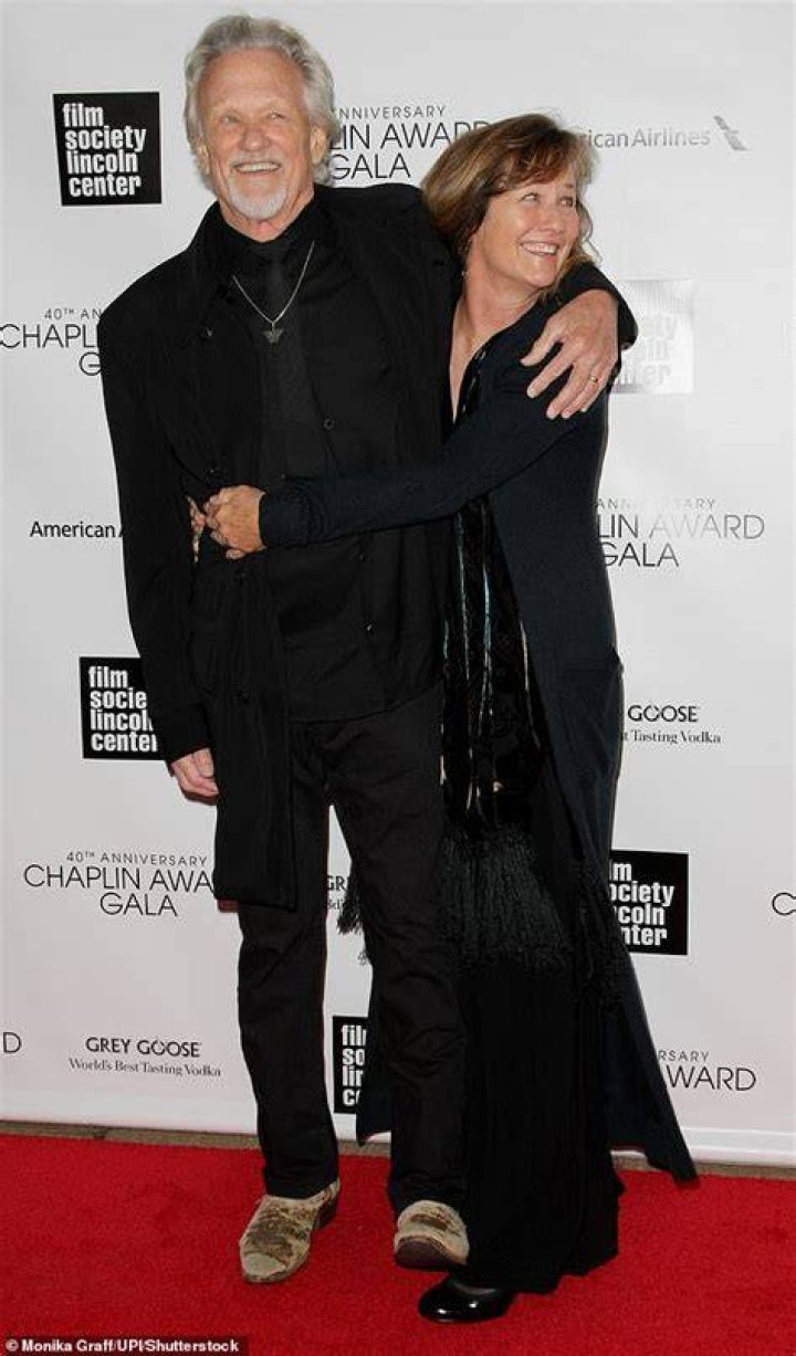 Kris Kristofferson: Wife, net worth, tattoos, smoking & body facts
