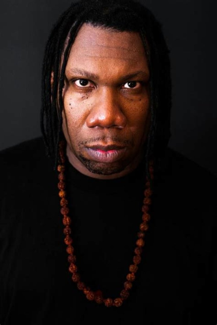 KRS-One: dating, net worth, tattoos, smoking & body facts