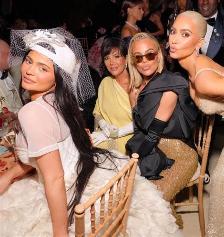 KUWK: Khloe Kardashian Accused Of Altering Her Pics Too Much – ‘That Is A Whole New Face!’