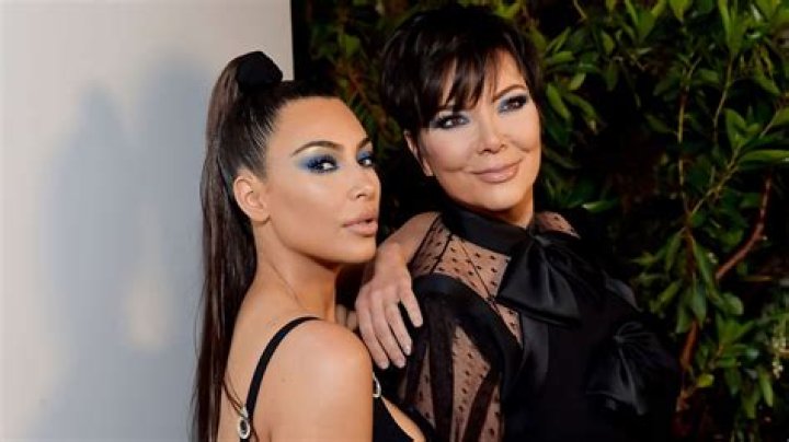 KUWK: Kim Kardashian And Momager Kris Jenner Meet Up For The First Time While In Quarantine But Still Keep The Distance!