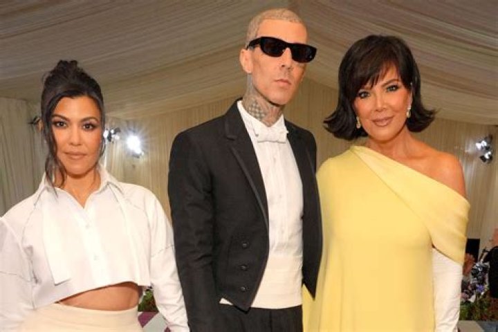 KUWK: Kim Kardashian Says Khloe Is Her Favorite Sister And Explains Why!