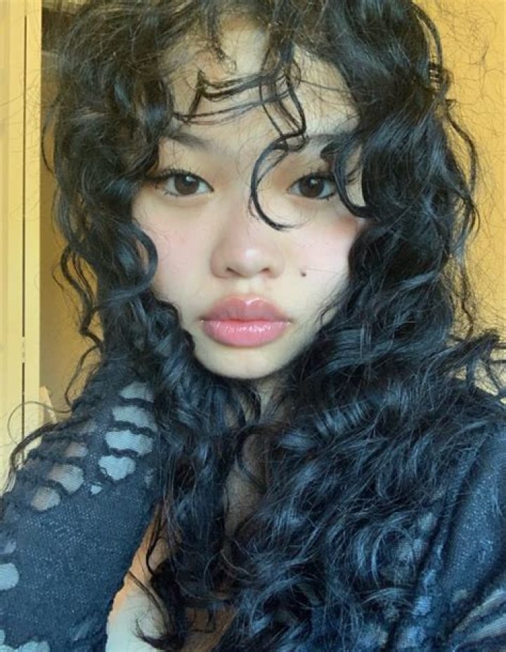 KUWK: Tristan Thompson Gushes Over Khloe Kardashian Again After Posting Pic Of Her With Black Curly Hair!