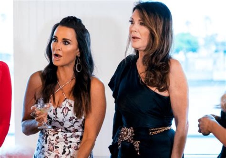 Kyle Richards Ready To Make Nice With Lisa Vanderpump? RHOBH Star Posts New Photo On Instagram Amid Bitter Feud
