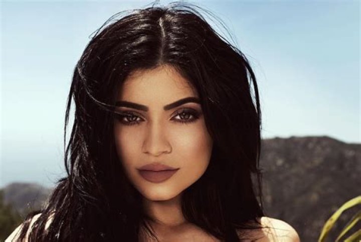 Kylie Jenner Is Still Single Despite Photos Showing The Contrary