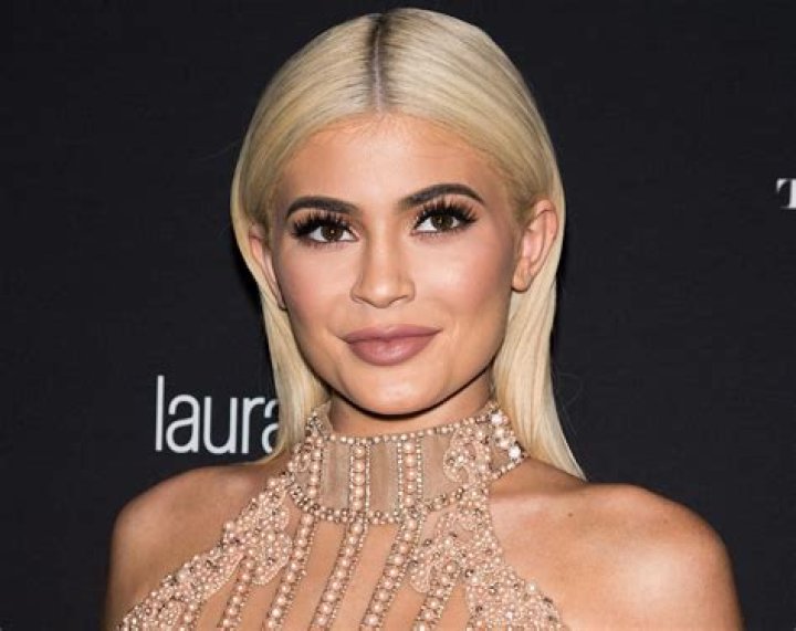 Kylie Jenner Sold The Majority Ownership Of Her Cosmetic Company – People Are Convinced She Is Working On Something New