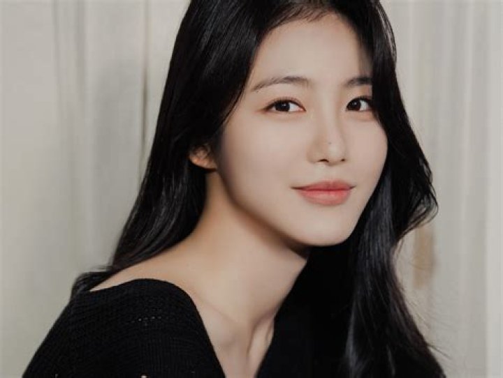 Lee Bo-young Biography - Facts, Childhood, Family Life & Achievements of South Korean Actress
