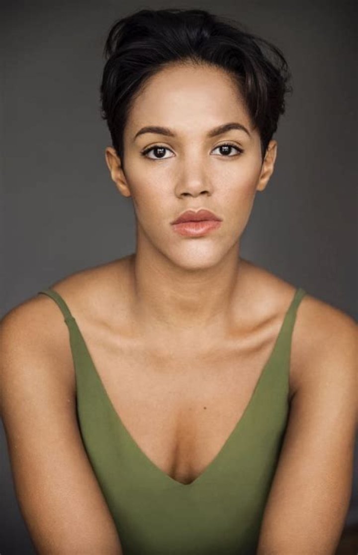 Lily Frazer Bio, Wiki, Age, Height, parents, Married, Cuckoo, Net Worth