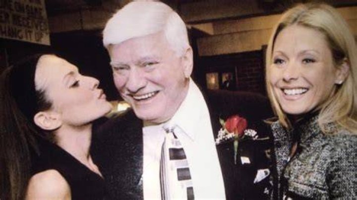 Linda Ripa Bio, Wiki, Net Worth, Kelly Ripa’s Sister, Husband