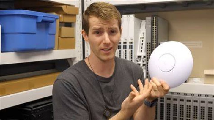 Linus Tech Tips – Bio, Wife, Age, Height, Net Worth, Wiki