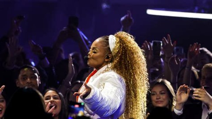 Lizzo Gives Show Stopping Performance Of Truth Hurts At BET Awards After Revealing Her Depression Battle