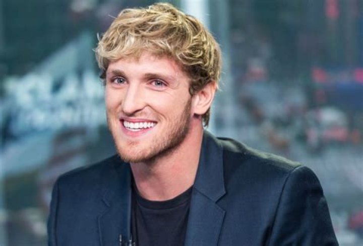 Logan Paul Defends Harry Styles’ Against People Questioning His ‘Manliness’ After Rocking Dress For ‘Vogue’ And People Applaud The YouTuber!