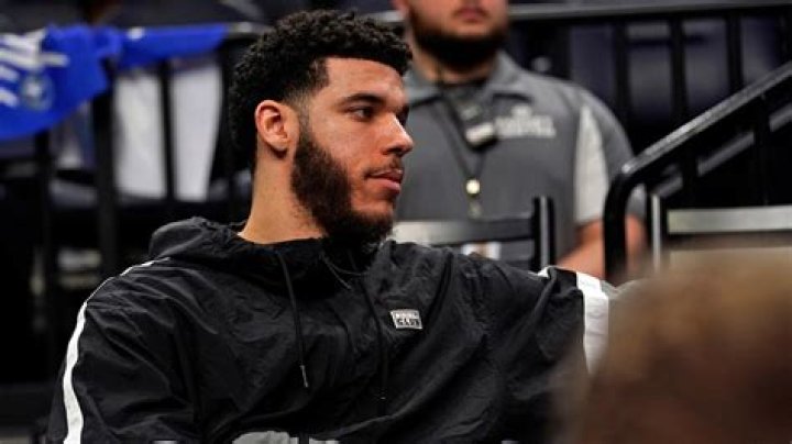 Lonzo Ball Biography - Facts, Childhood, Family Life & Achievements