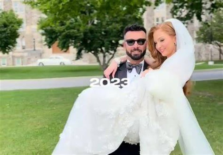 Loren Asad Husband Usama Kamal and Wedding Photos