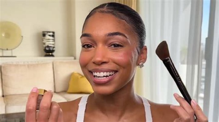 Lori Harvey net worth: How much does Lori Harvey make?