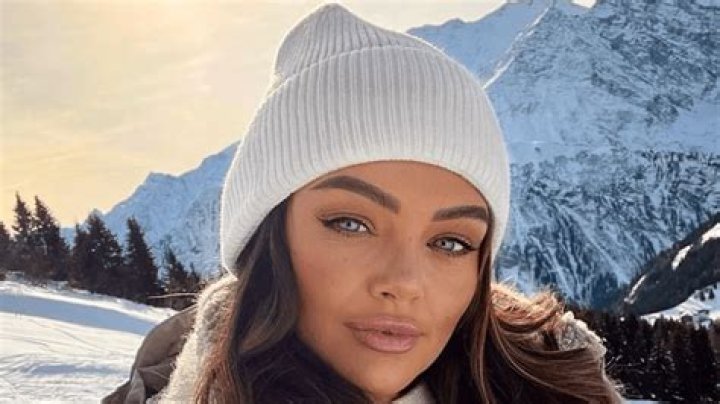 Love Island’s Kendall Rae Knight Shares Swimsuit Photo From "Dolce & Cabana"