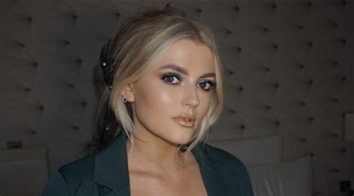 Lucy Fallon in Bathing Suit Says "I Feel Ur Aura" — Celebwell