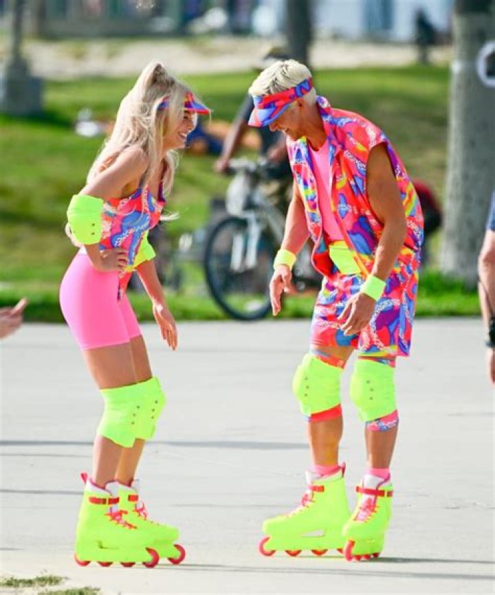 Margot Robbie and Ryan Gosling Rollerblading along the Venice Promenade