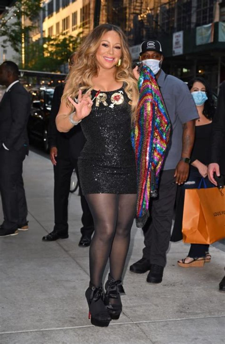 Mariah Carey in Bathing Suit Makes a "Celebratory Splash" — Celebwell