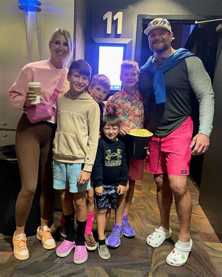Matt Ulrich family, wife, children, parents, siblings