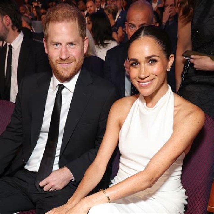 Meghan Markle – Close Friend Reveals She’s Actually Tried To Contact Her Father Many Times Without Success!