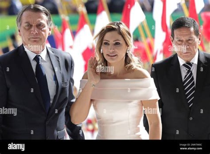 Michelle Bolsonaro Bio, Jair Bolsonaro wife age, height, children, Instagram, net worth