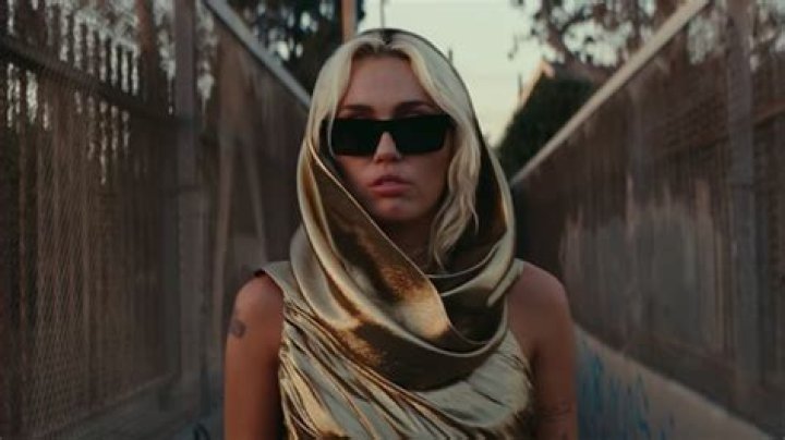 Miley Cyrus Bong Hit Video