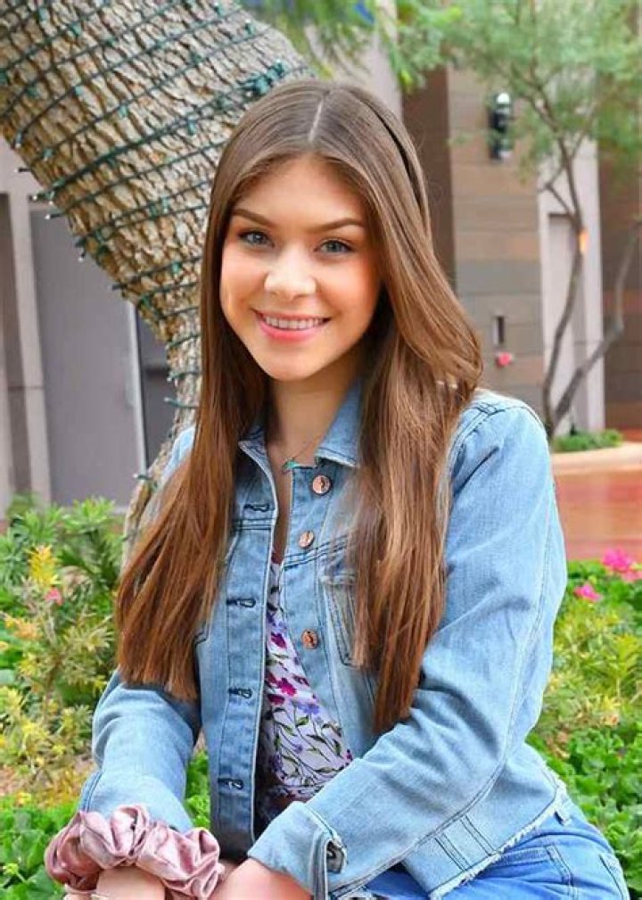Model Karen Bassily Wiki, Age, Height, Brother, Education & More