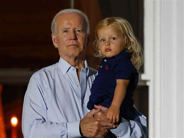 Navy Joan Roberts Age: Wiki, Biography , Birthday and Instagram: Hunter Biden’s Daughter