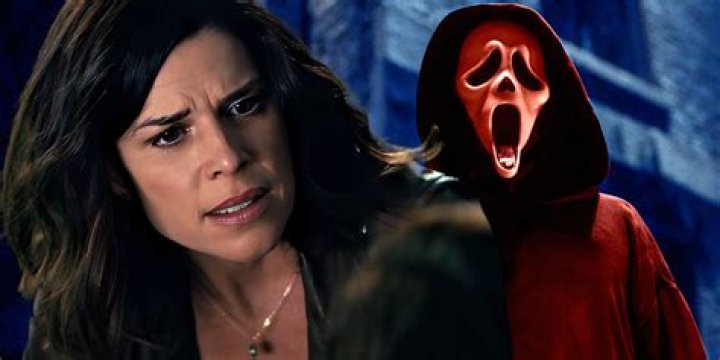 Neve Campbell geeks out over Ghostface in ‘Scream’ featurette