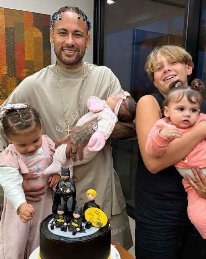 Neymar family, wife, children, parents, siblings