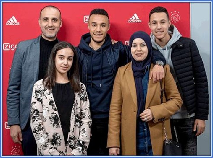 Noussair Mazraoui family, wife, children, parents, siblings