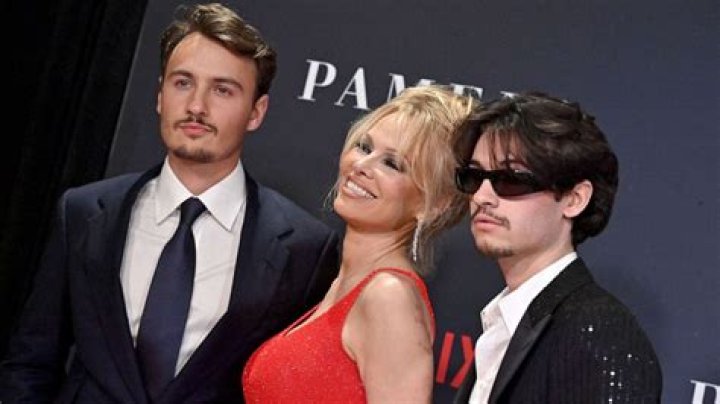 Pamela Anderson And Former Boyfriend Jon Peters Marry In Malibu California After 30 Years Apart